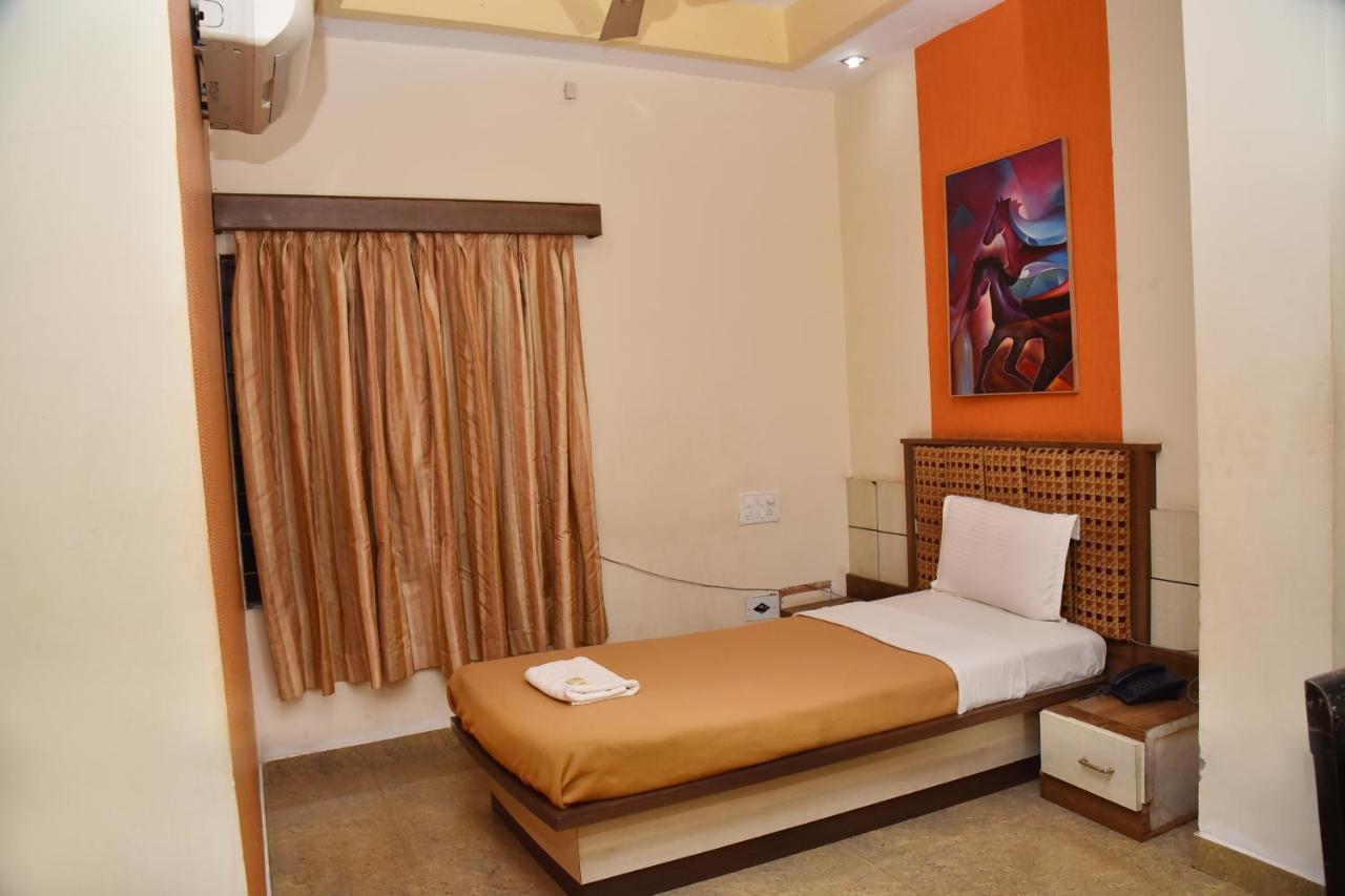 Hotel Ashlesh Manipal Extérieur photo