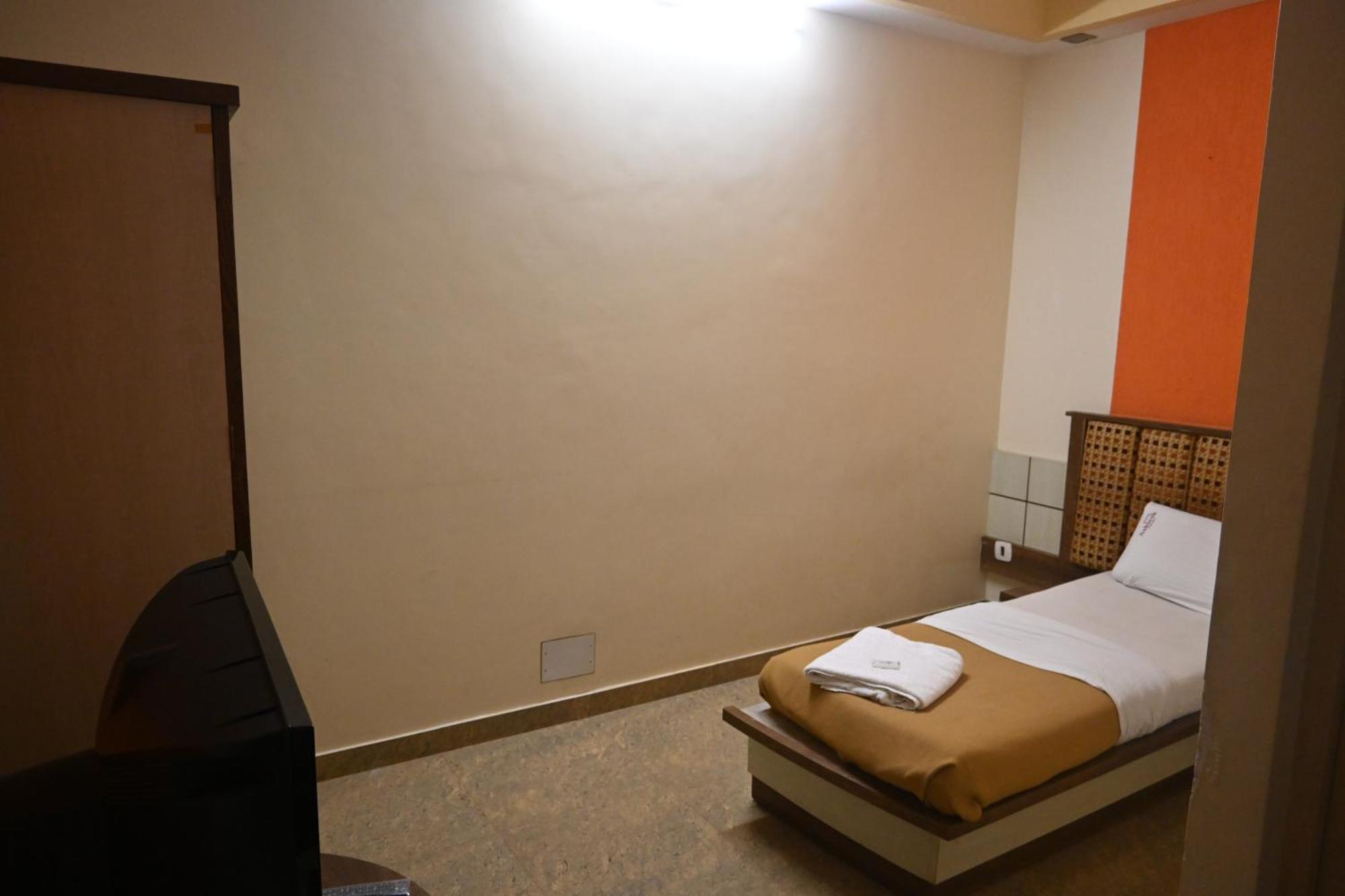 Hotel Ashlesh Manipal Extérieur photo